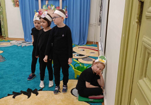 Dzieci w trakcie występu "Rzepka"