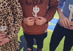 Nasze kotki z patyczków i papieru.