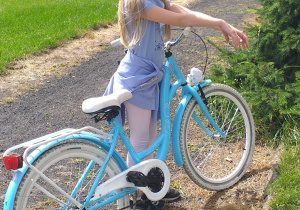Dziewczynka z rowerem